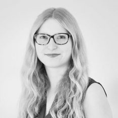 petek-mitarbeiter-frau-kraftschick-4035